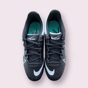 Softball cleats black and white women’s size 9 never used